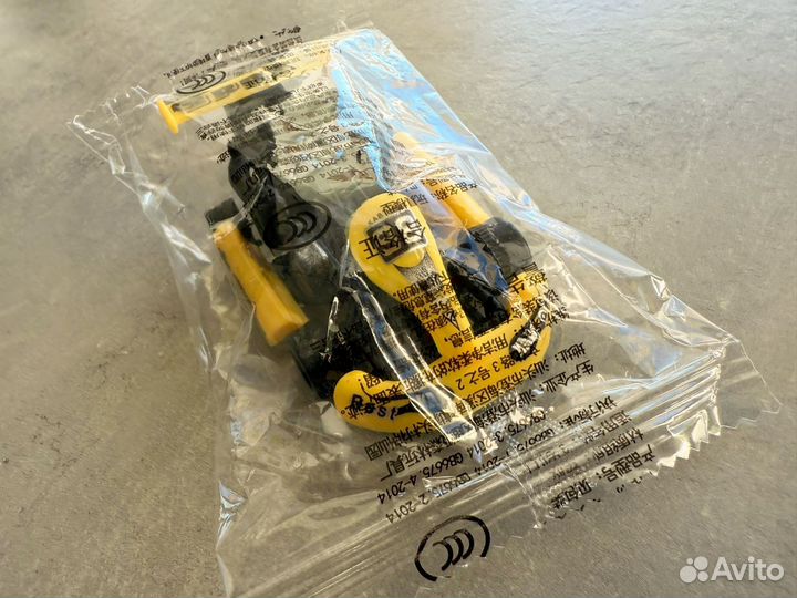 Игрушечная машинка пластиковая