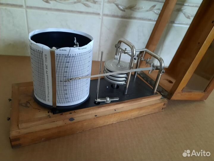 Барограф морской 1953 г. в Кедровом ящичке