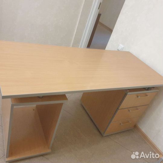 Угловой письменный стол