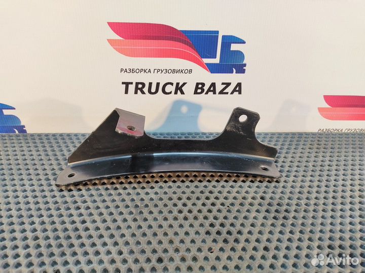 1673223 Кронштейн крыла правого правый Daf XF105