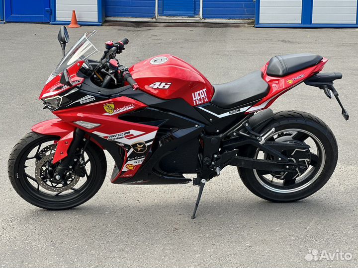 Электромотоцикл BMW RR на мощной батареи