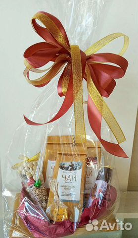 Подарок корзина с чаем и сладостями, на выпускной