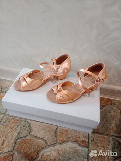 Детские туфли для бальных танцев
