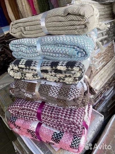 Пледы и покрывало