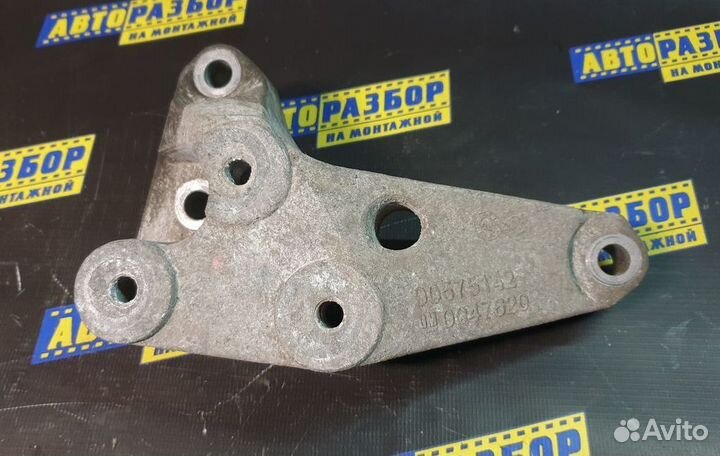 Кронштейн опоры кпп Опель Астра Н