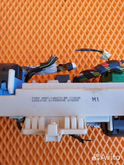 Блок предохранителей (салонный) Форд Фокус 2