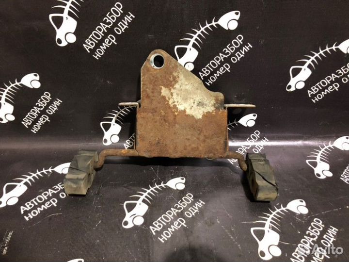 Кронштейн глушителя Volvo S60 2.5L B5254T2 2003