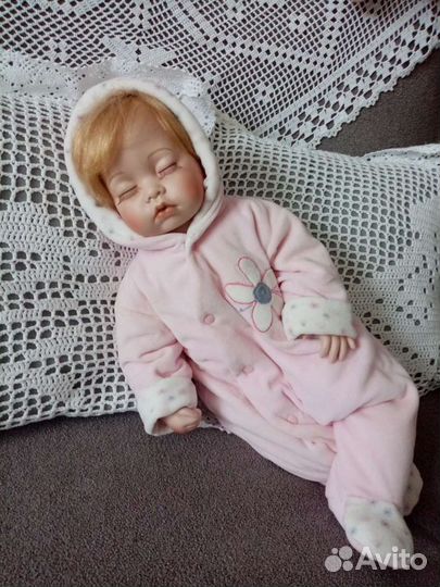 Кукла фарфоровая коллекционная