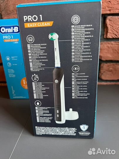 Электрическая зубная щетка Braun Oral-B Pro1