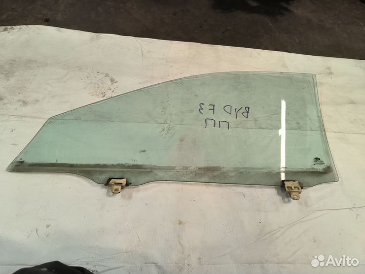 Переднее правое стекло BYD F3
