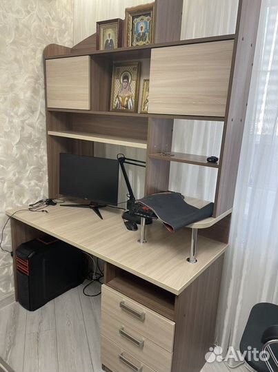 Компьютерный стол и стул