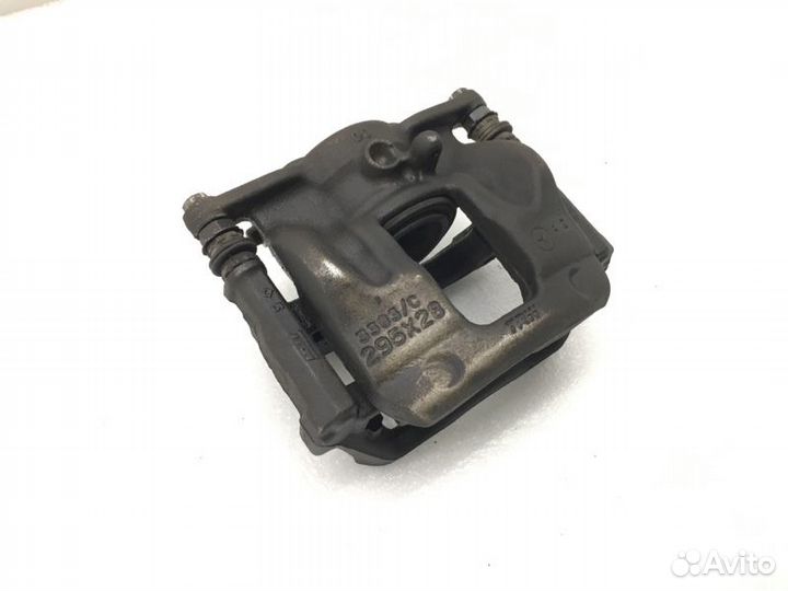 Суппорт передний правый Mercedes Cla C117 1.6 2014