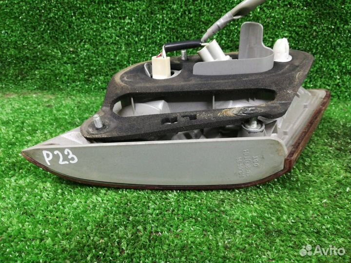 Фонарь крышки багажника правый Toyota Camry XV40