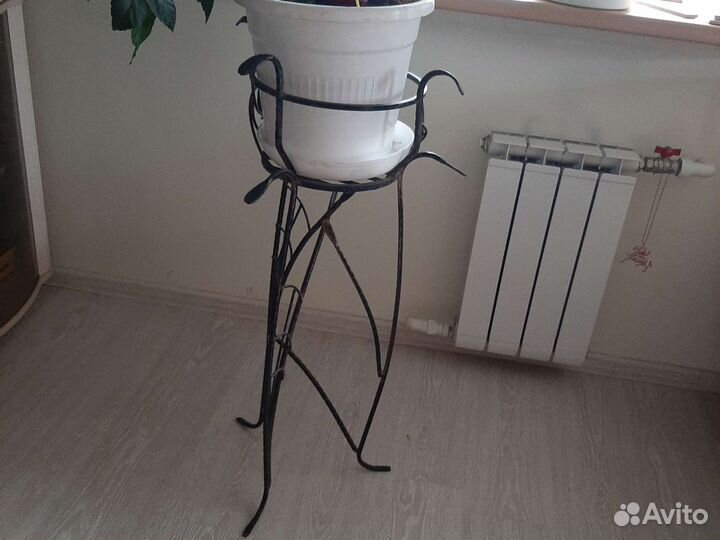 Кованная подставка для цветов