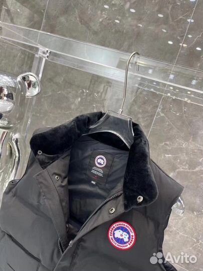 Жилетка Canada Goose на пуху 13278