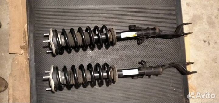 Стойка амортизатора передняя правая Mercedes-Benz