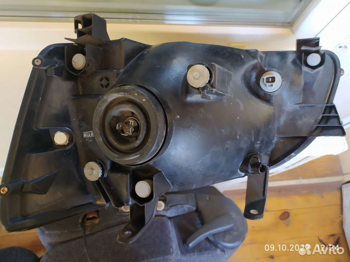 Фара правая toyota noah, voxy