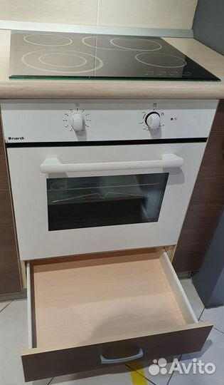 Кухня прямая с техникой