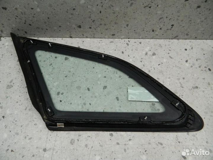 Стекло кузовное глухое правое Kia Ceed JD 2012-201
