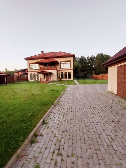 Дом 550,2 м² на участке 14,2 сот.