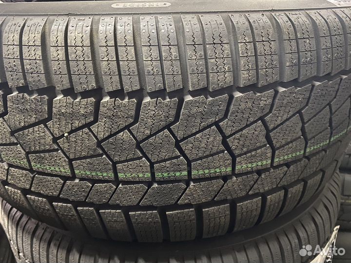 Continental ContiWinterContact TS 860S 245/40 R20 и 275/35 R20 99W