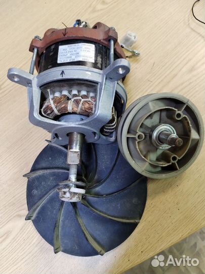 Двигатель от газонокосилки Makita