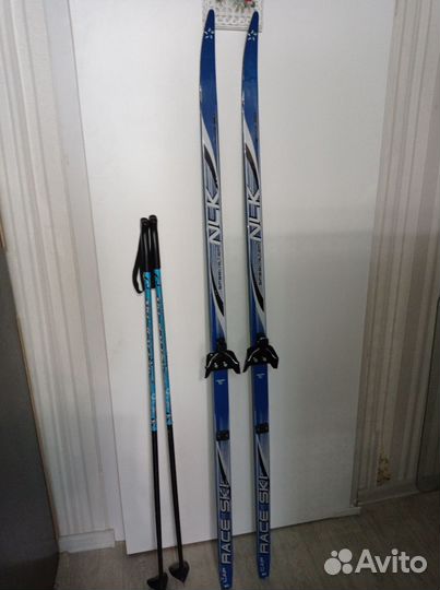 Беговые лыжи,палки,ботинки