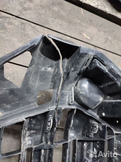 Решетка радиатора toyota land cruiser 200