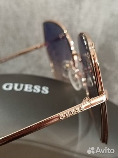 Солнцезащитные очки guess