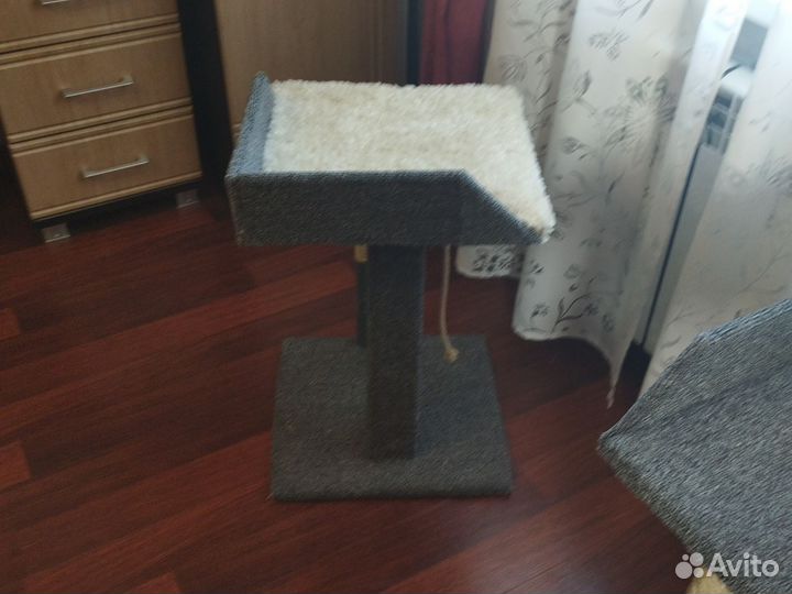 Когтеточка новая столбик с лежанкой