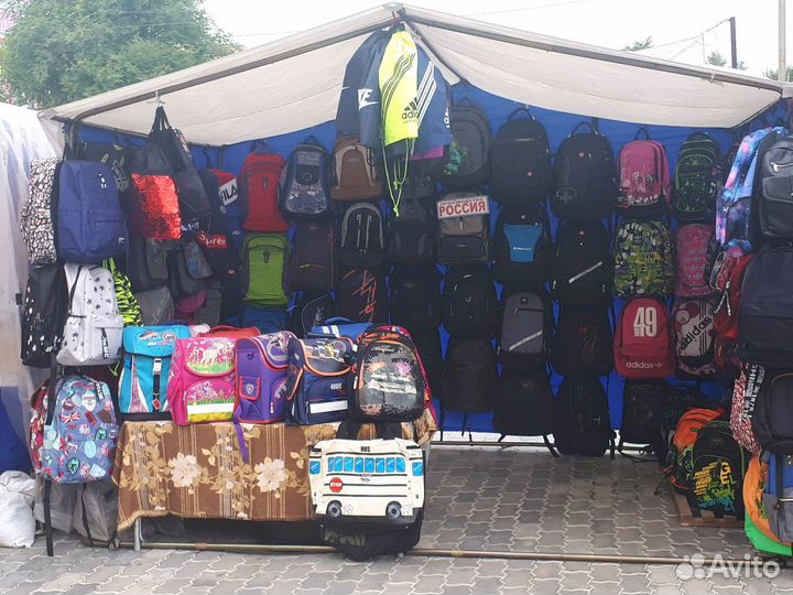 Ранцы, рюкзаки, сумки на школьной ярмарке