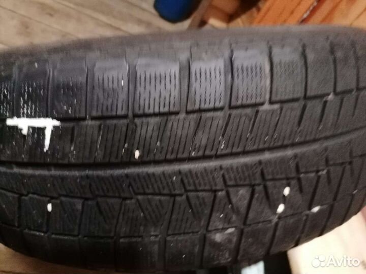 Bridgestone Blizzak Revo GZ 215/60 R17 96Q