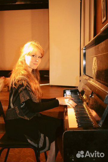 Уроки вокала и игры на фортепиано