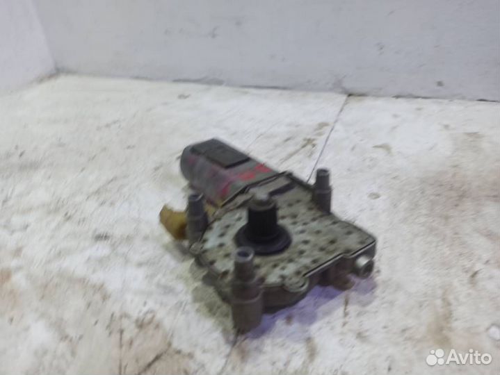 Моторчик заднего правого стеклоподъемника