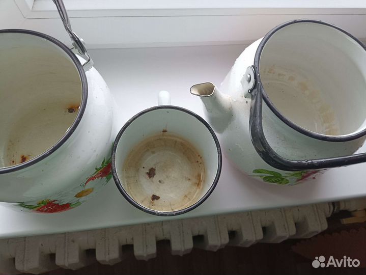 Чайник, кружка эмалированные, рукомойник