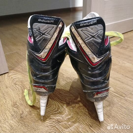 Коньки хоккейные