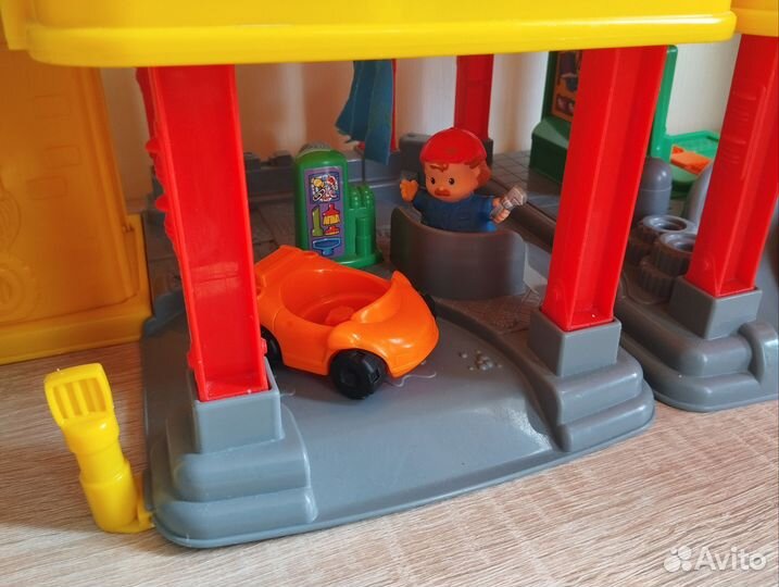 Трек парковка гараж машинки Fisher Price