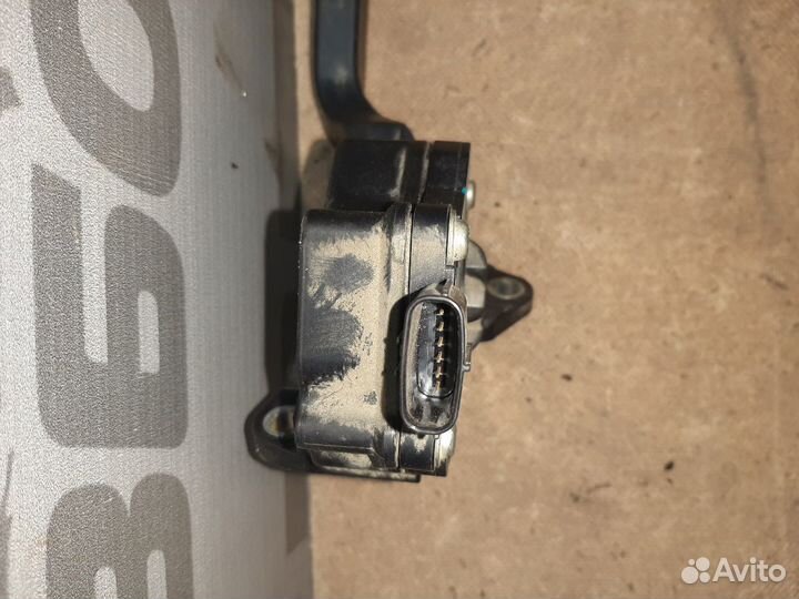 Педаль газа Subaru Impreza 2 GGD