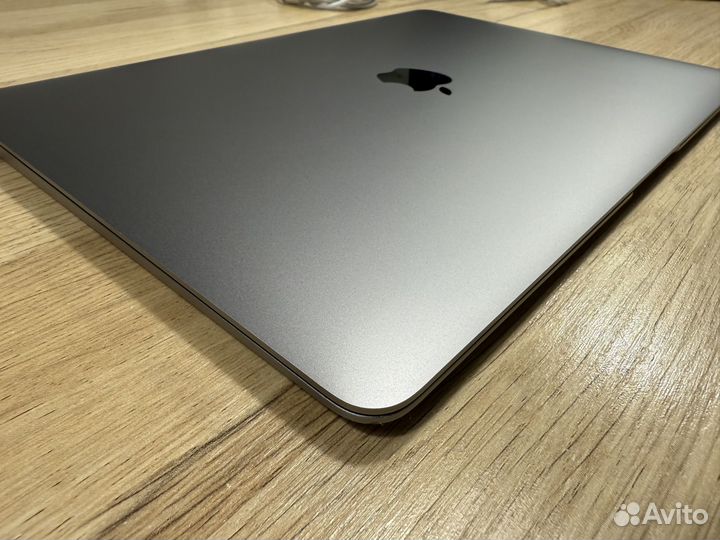 MacBook Air 13 M1 8 ядер 8gb 512gb отличный