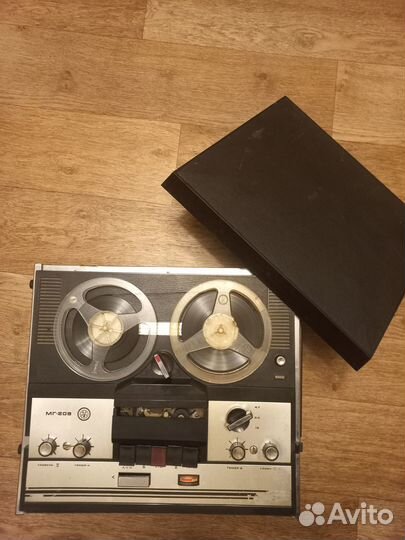Катушечный магнитофон 