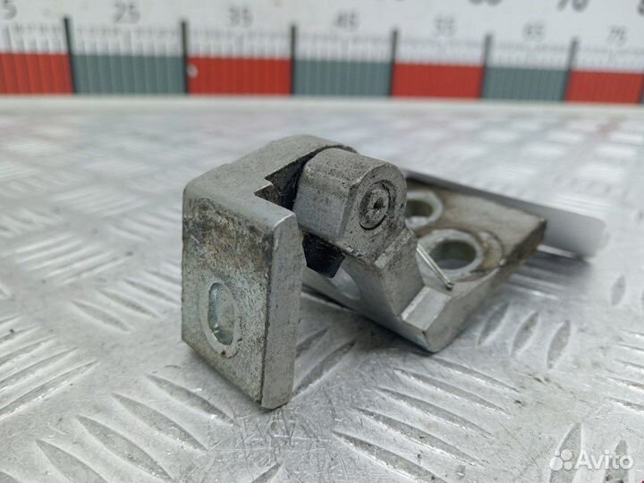 Петля двери передней правой для Volkswagen Golf 3