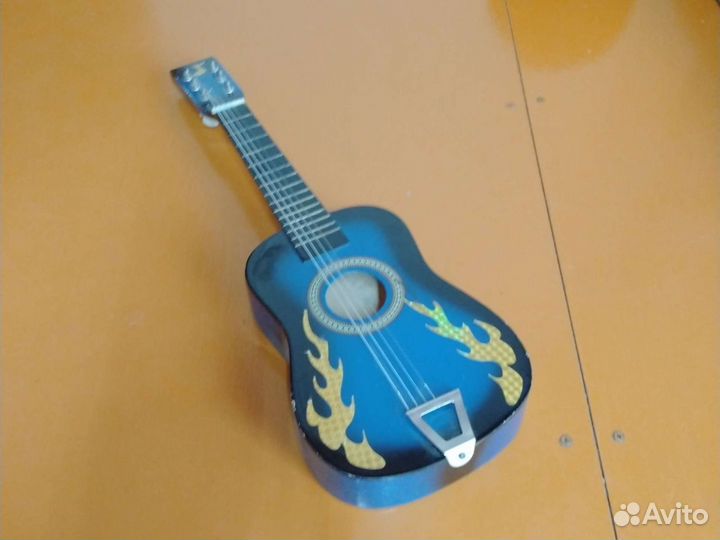 Детская гитара б/у