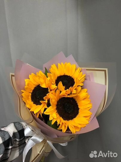 Букет из 3 подсолнухов