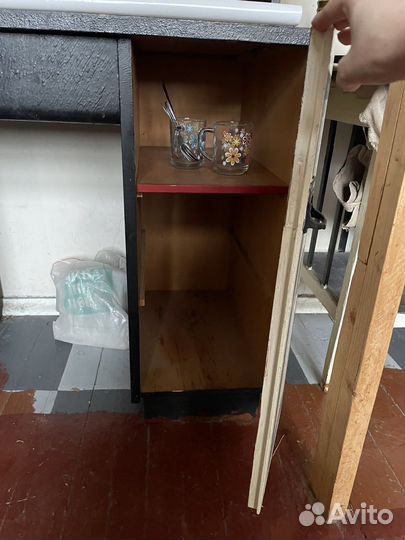 Столик (шкаф-буфет)