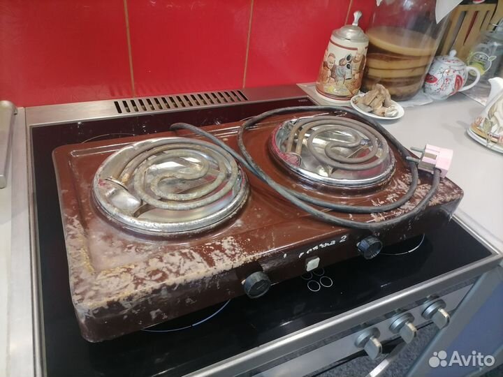 Плита электрическая 2 конфорки негрязная