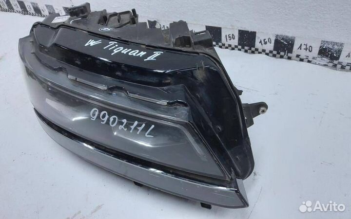 Фара правая Volkswagen Tiguan