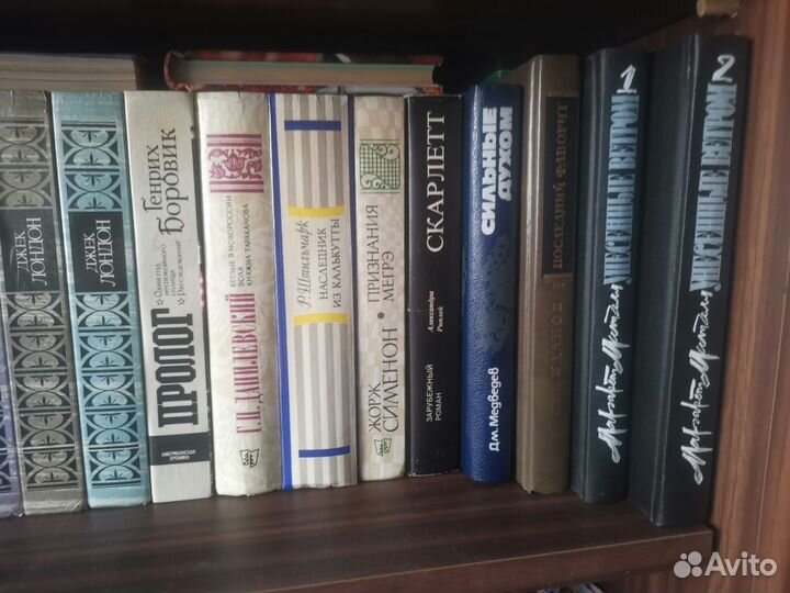 Книги в ассортименте