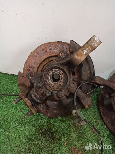 Кулак поворотный левый правый Toyota Avensis 1