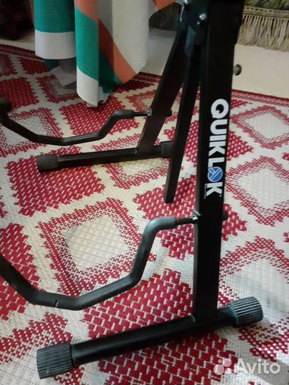 Подставка для гитары