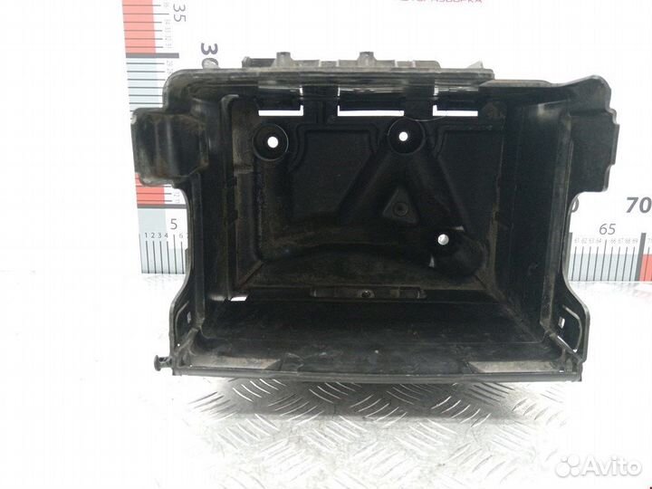 Крепление (корпус) аккумулятора для Skoda Fabia 1